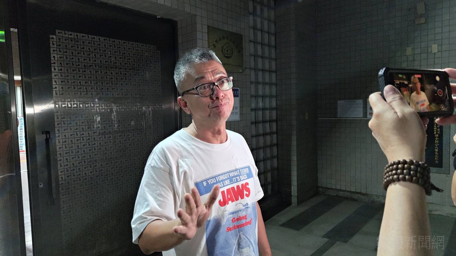 涉幽靈連署「高雄雙罷劫」5志工再遭約談　領銜人朱磊嗆「不退縮、不放棄！」