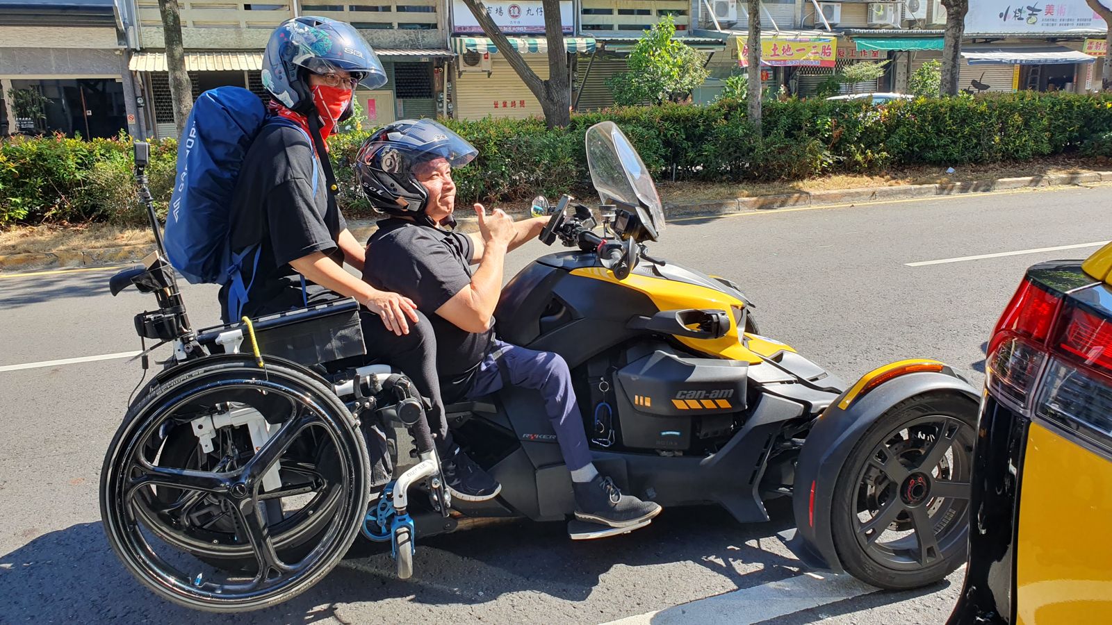 一催油門就高潮！身障里長花10幾年圓「重機夢」　為追風「多綁一隻腳」