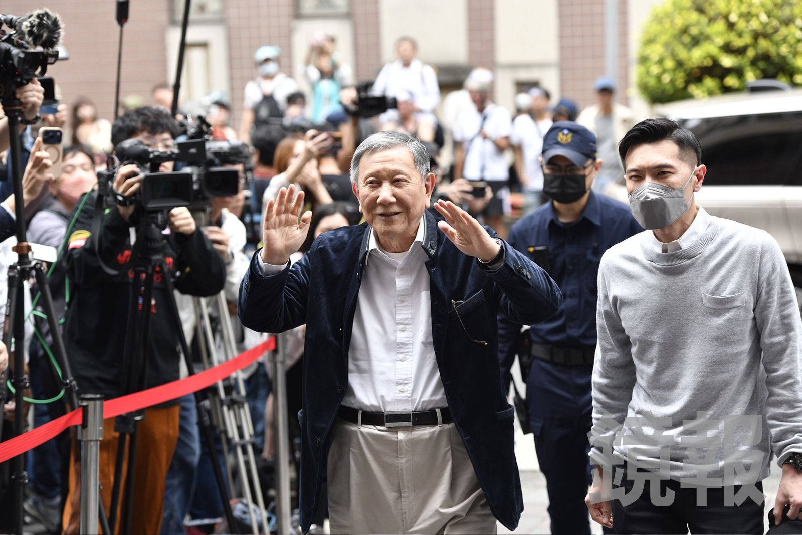 快訊/沈慶京「復健有成」不用輪椅 步行進北院