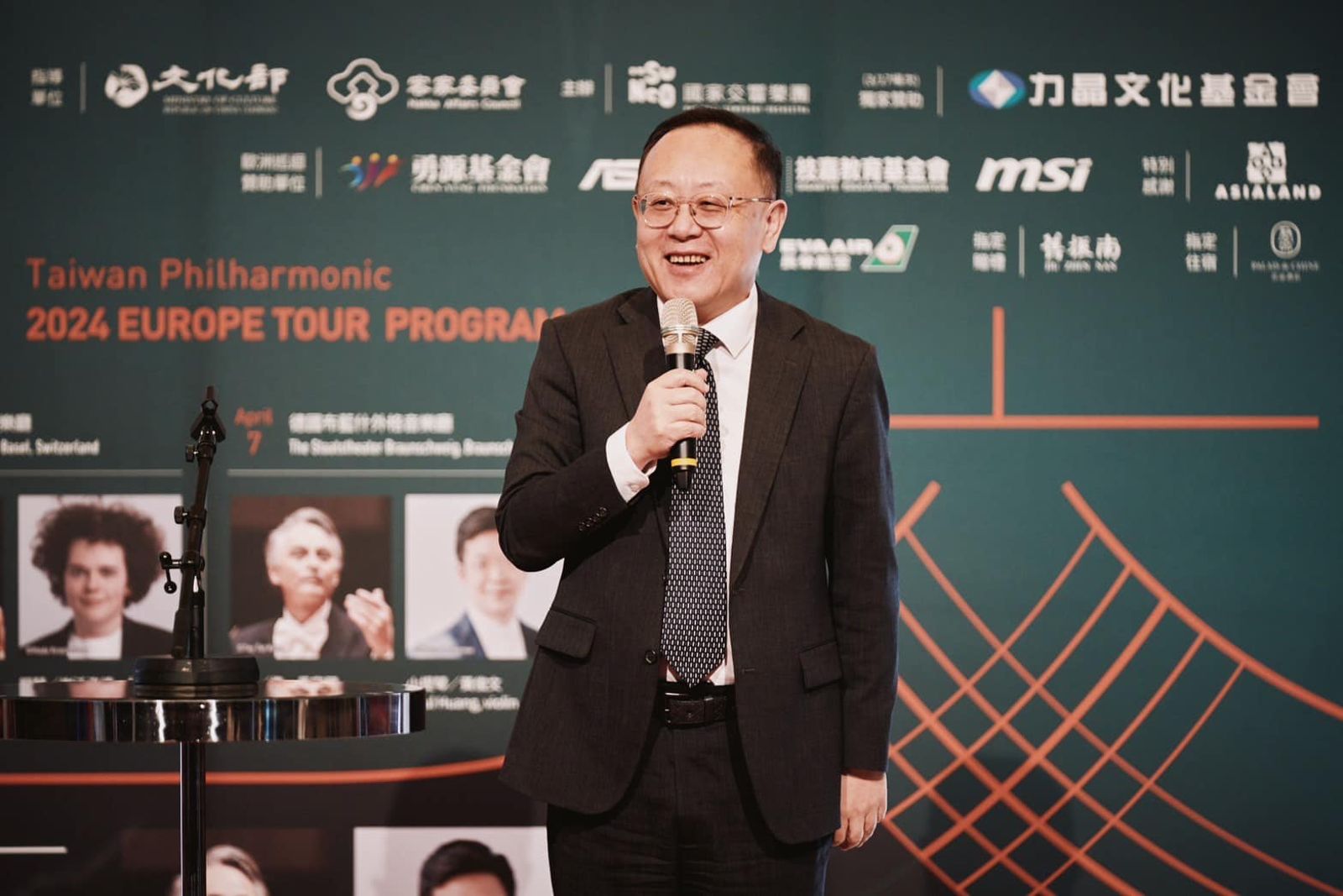 高鐵寧靜車廂遭質疑厭童 史哲今赴立院再澄清:孩童、嬰幼兒等不列入勸導範圍