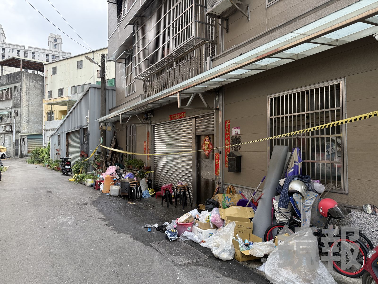 民宅外拉起封鎖線。呂健豪攝