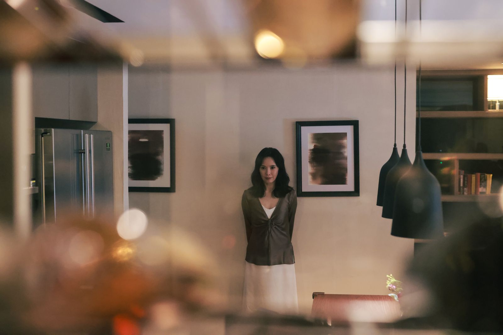 天心在婚內失戀系列電視電影《慶祝》劇中感受不到婚姻中的愛情。寬想國際娛樂提供