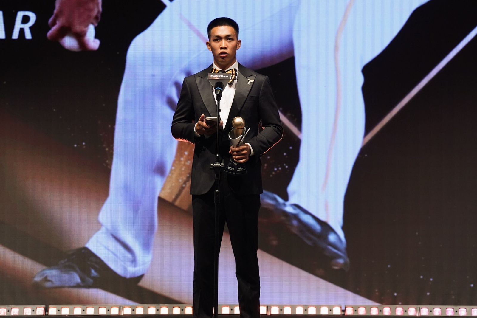 威能帝與李凱威各奪4獎橫掃中職頒獎典禮　林詩翔新人王兼救援王創紀錄