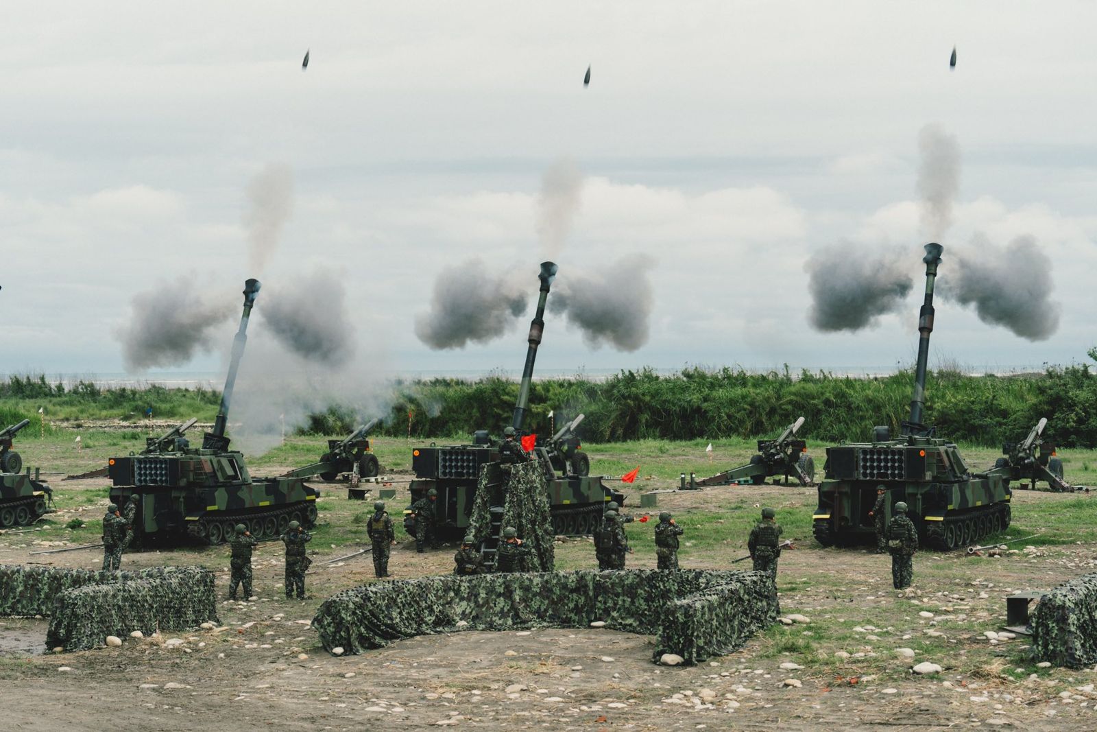 陸軍有很長一段時間，無法採購新型武器，不只主力戰車、自走砲與傳統火砲，落伍而老舊。圖片取自國防部發言人臉書