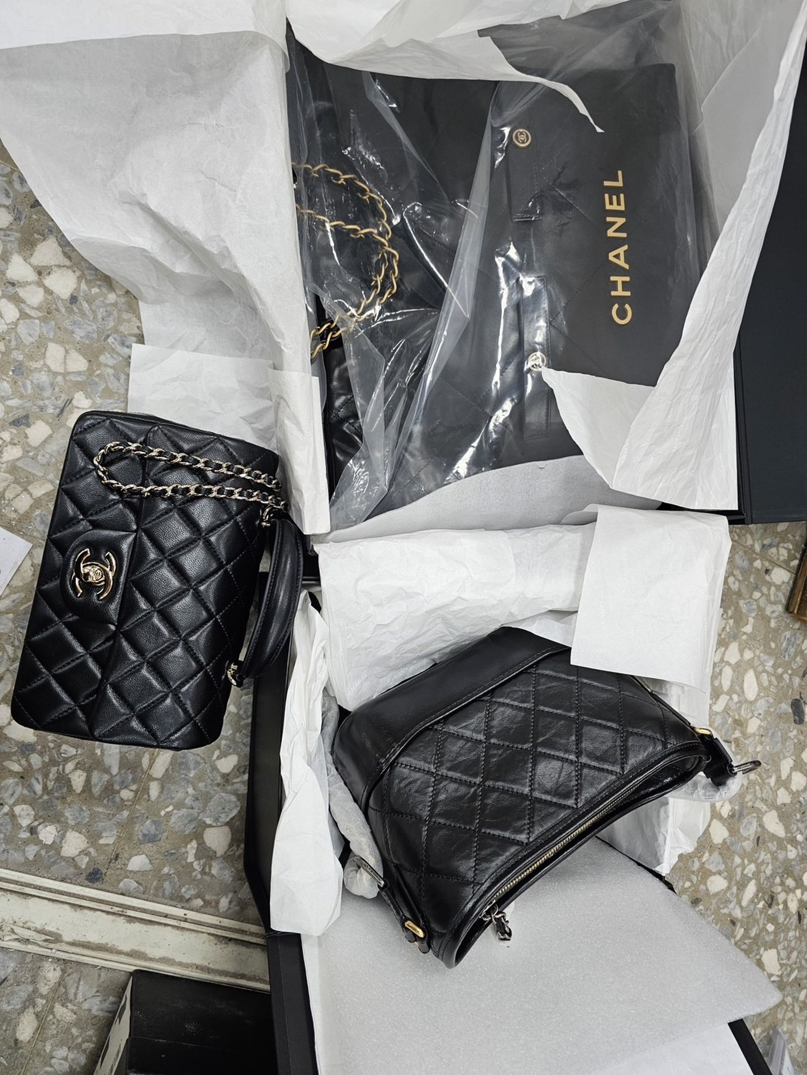 香奈兒包約市價一折到三折。