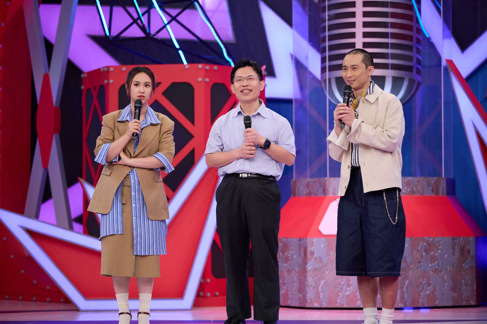 Sandy(左起)、阿太老師、浩子《Talk Talk秀台語2》精彩片段已破20萬瀏覽。公視台語台提供