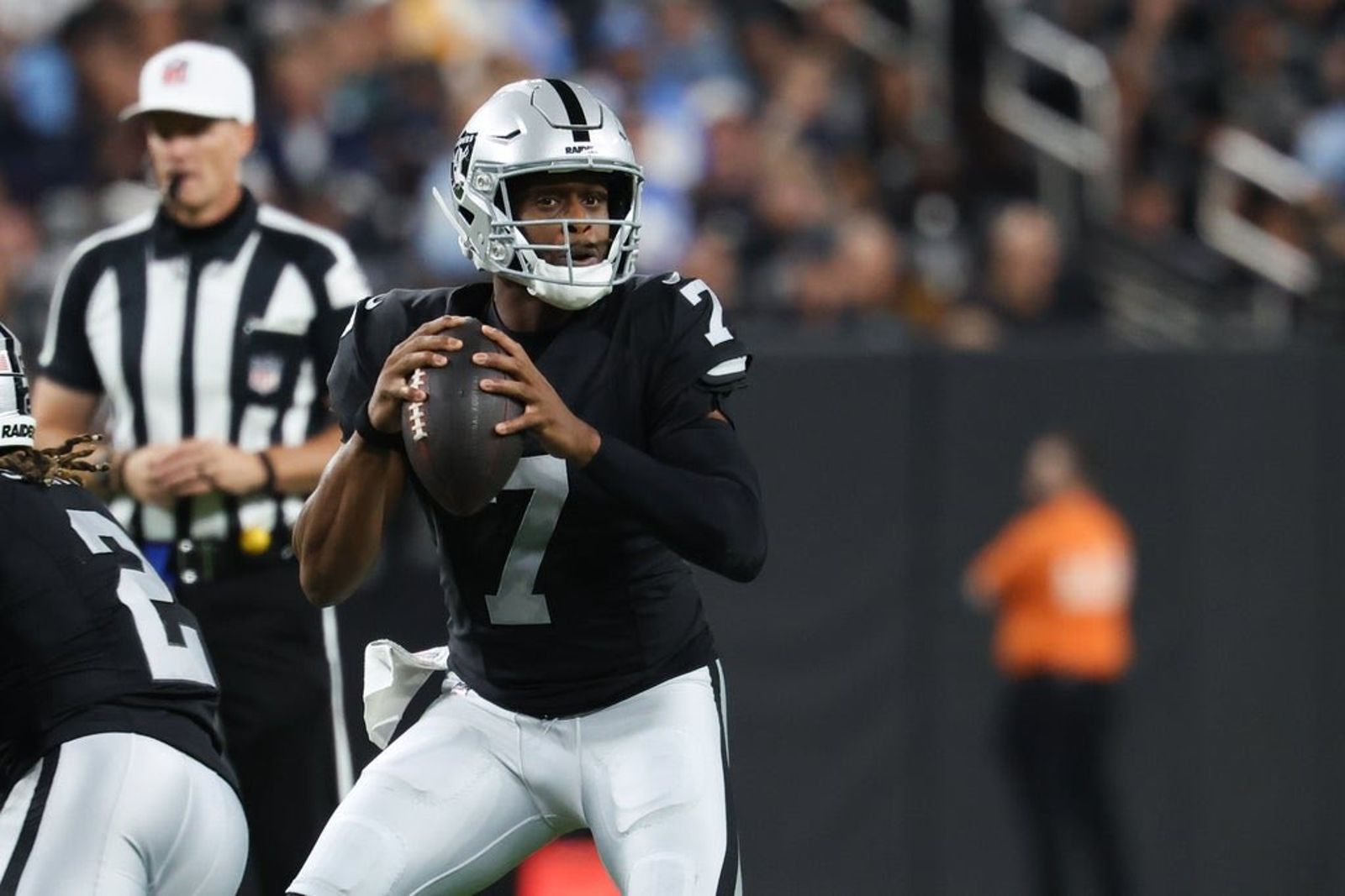 NFL／Tom Brady首度現身教練席！Geno Smith三次被抄截不敵電光人