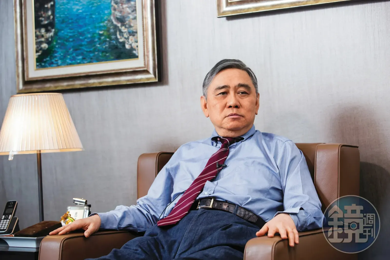 王文洋驚傳在家中不慎跌倒,造成大腿骨折,術後須仰賴輪椅代步約3個月。圖/翻攝《鏡週刊》