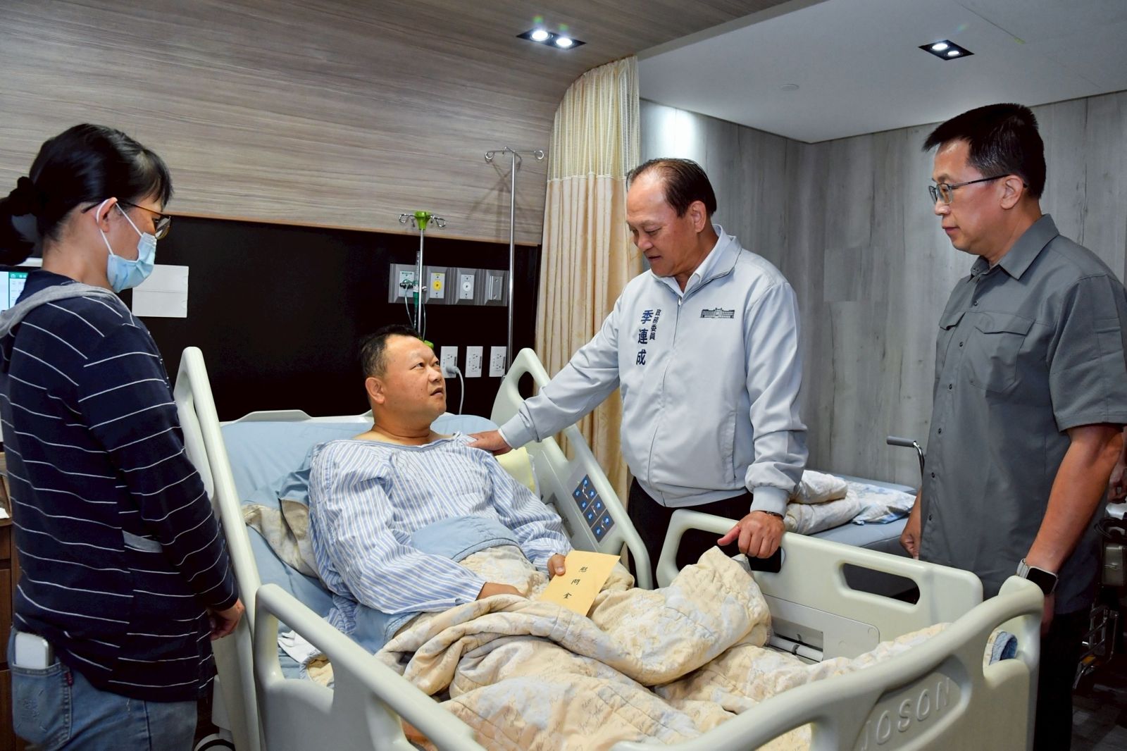 慰問遭毒駕撞傷警所長 季連成:將督導六大緝毒系統全面掃毒