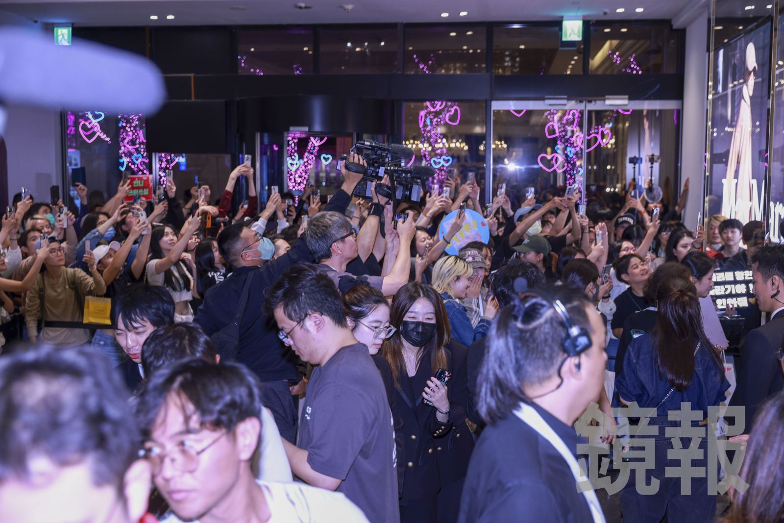 惠利的粉絲來到微風南山追星。劉耀勻攝