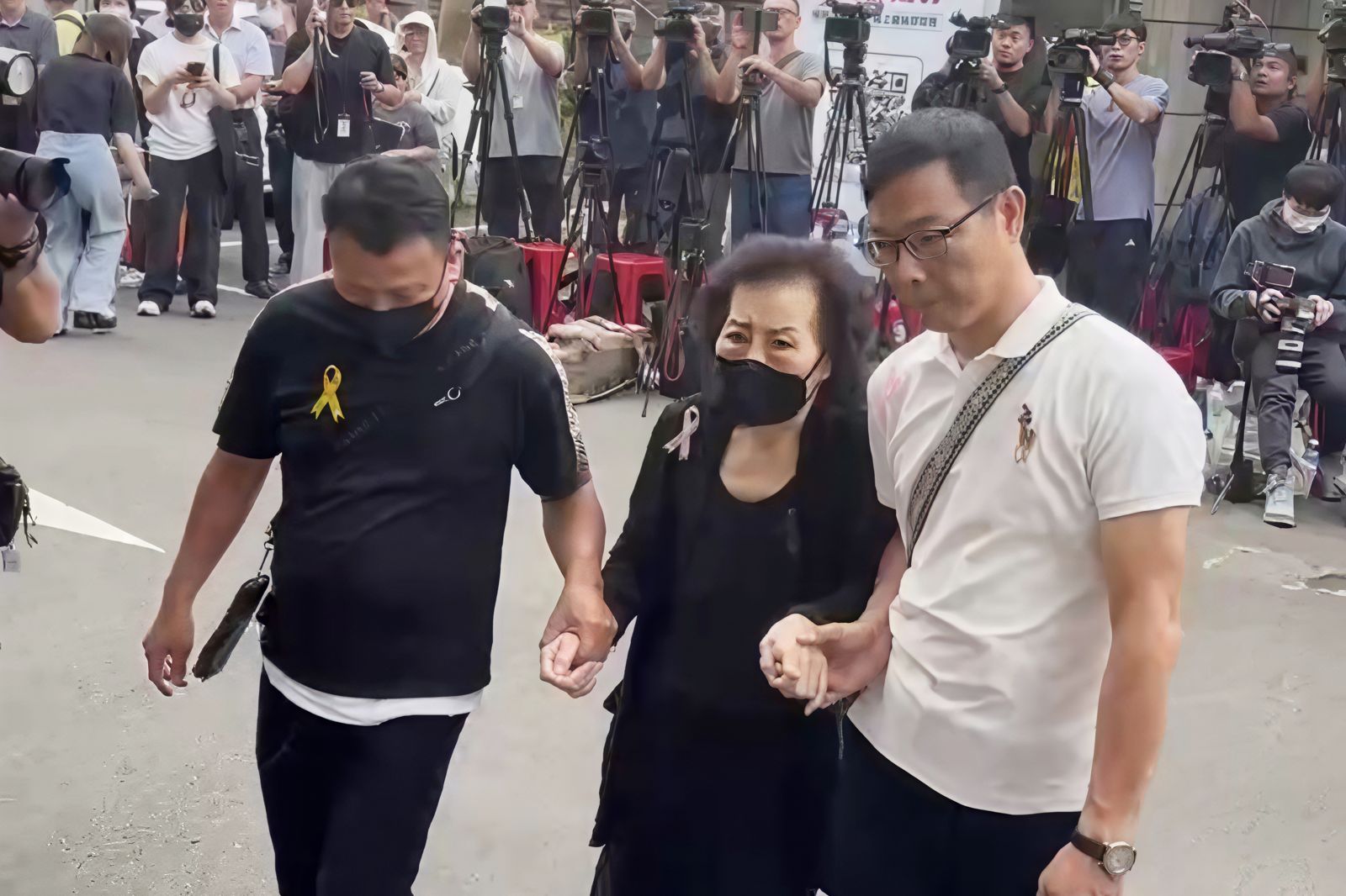 許常德曾轟家人「沒實際關心」!陳盈潔親弟揭病榻真相:大家輪流陪伴姊姊
