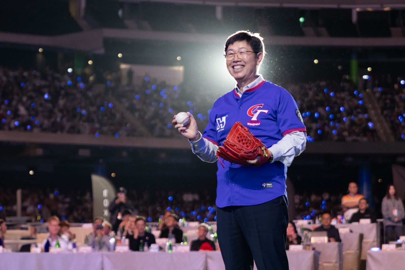 鴻海配7.2元創35年最高 劉揚偉:今年AI伺服器出貨倍增、營益率3%以上