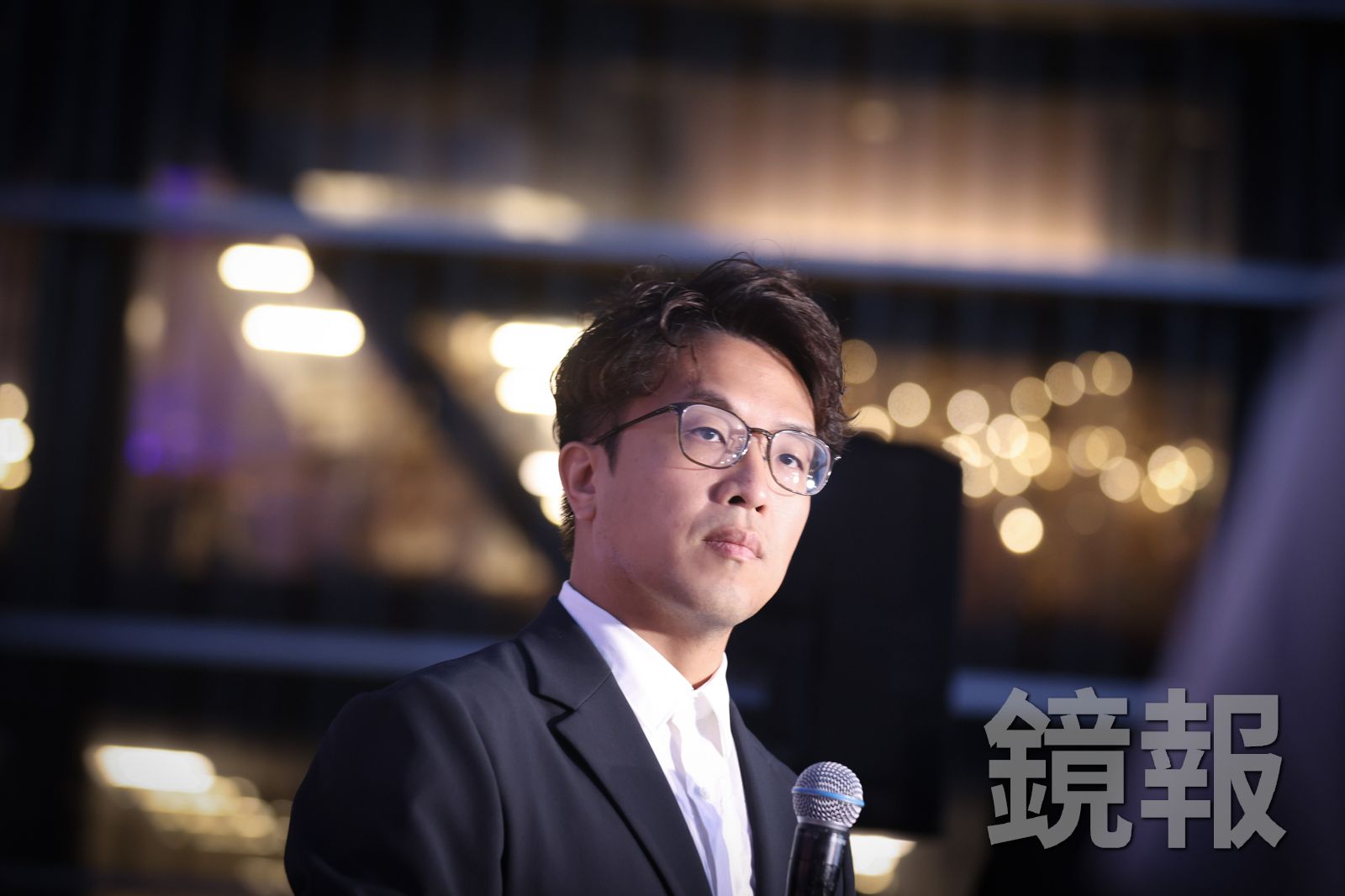 財訊傳媒董事長謝金河大力誇獎沈伯洋是他近20年來,看過最優秀的政治新星。攝影劉耀勻