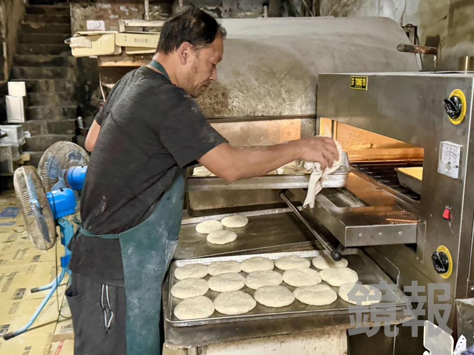 大餅只用麵粉和少許糖製作，極簡卻韻味十足。