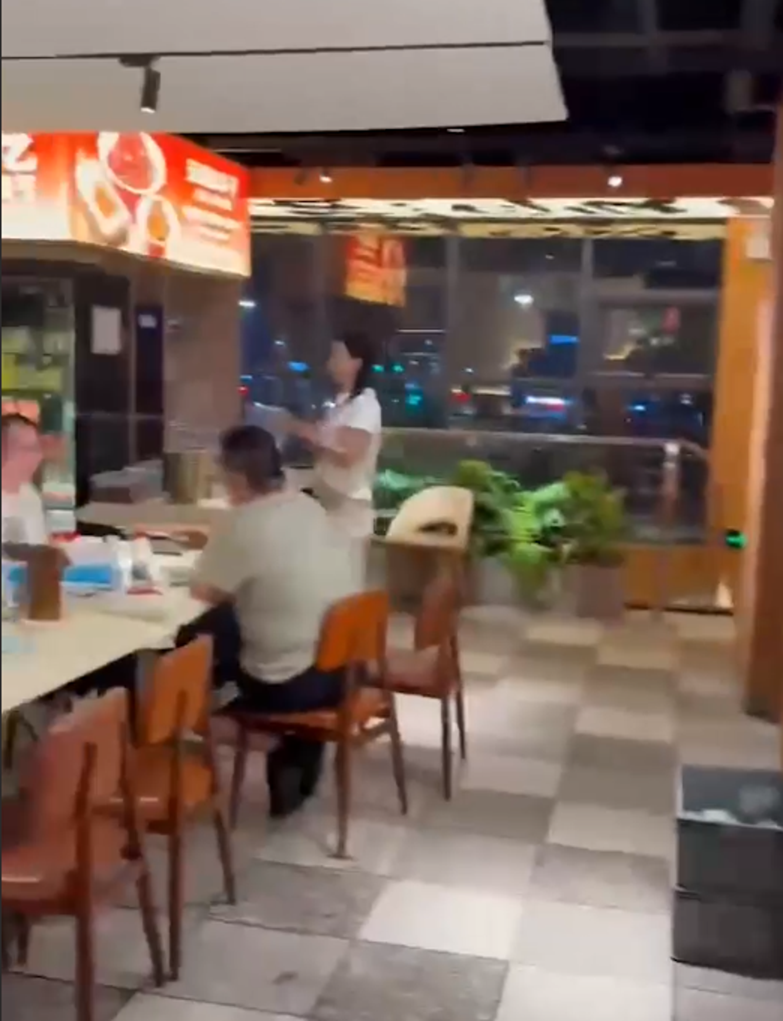 這裡是一般的餐廳。圖/翻自《吃瓜網》