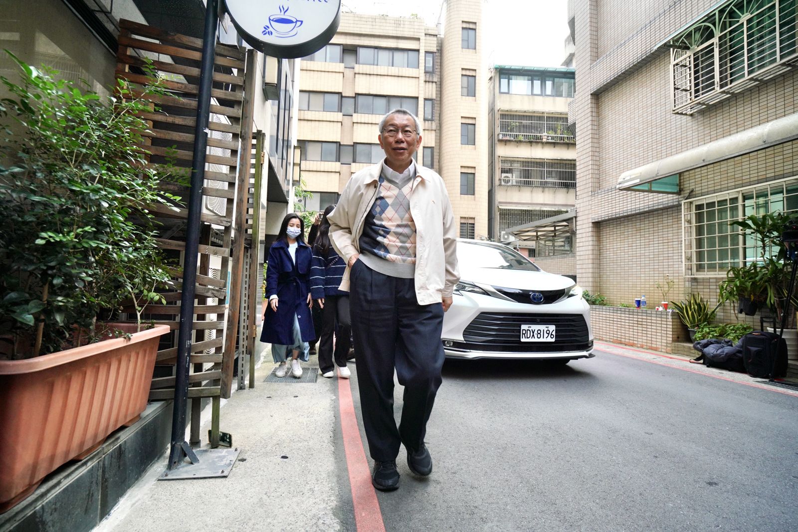 柯文哲可7000萬交保返家 左腳套電子腳鐐、隨身個案手機嚴管行蹤