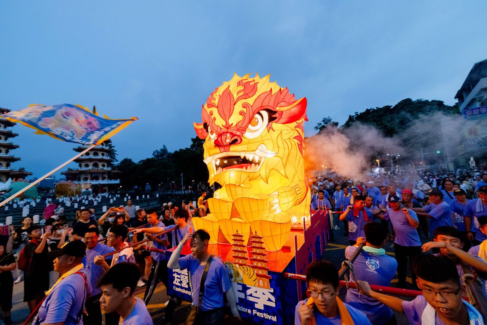 黑畫、鐵窗花與神明——極富生命力的「高雄美學」