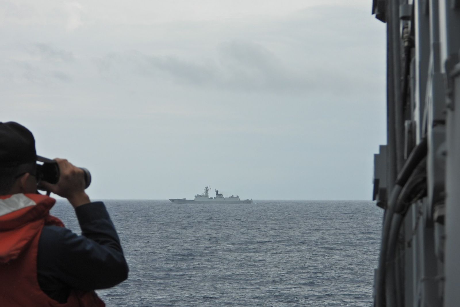 海軍田單艦監控中共徐州艦 圖/國防部提供