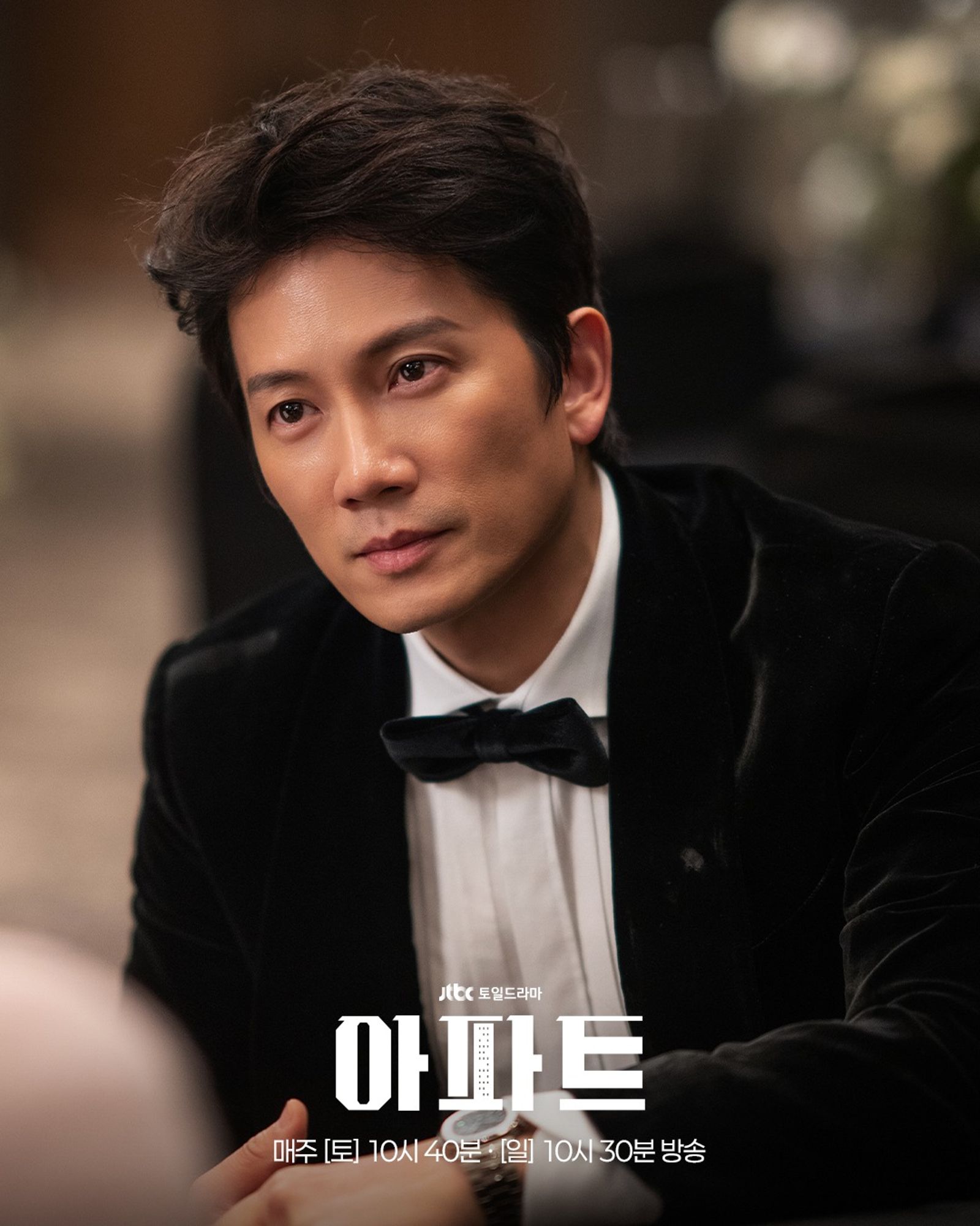 池晟劇中為了籌措100億韓元,決定參選社區主委。翻攝IG@jtbcdrama