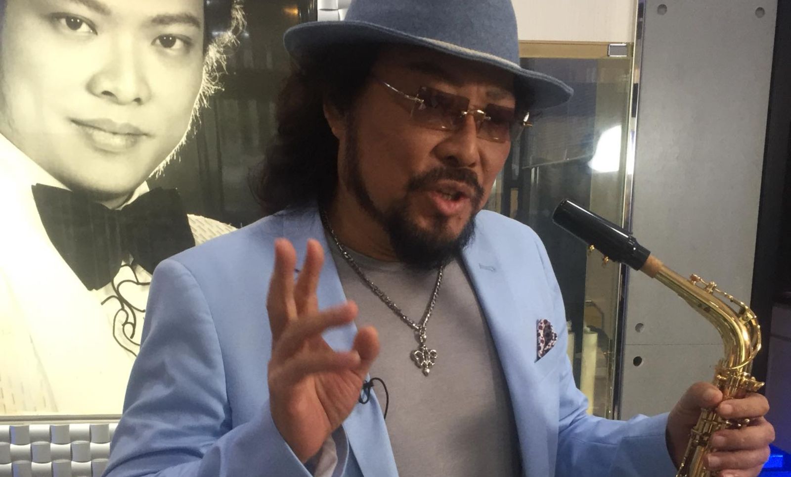 饒河街捕獲73歲野生張菲!她曝大哥「1行徑」太暖心:果然有風範