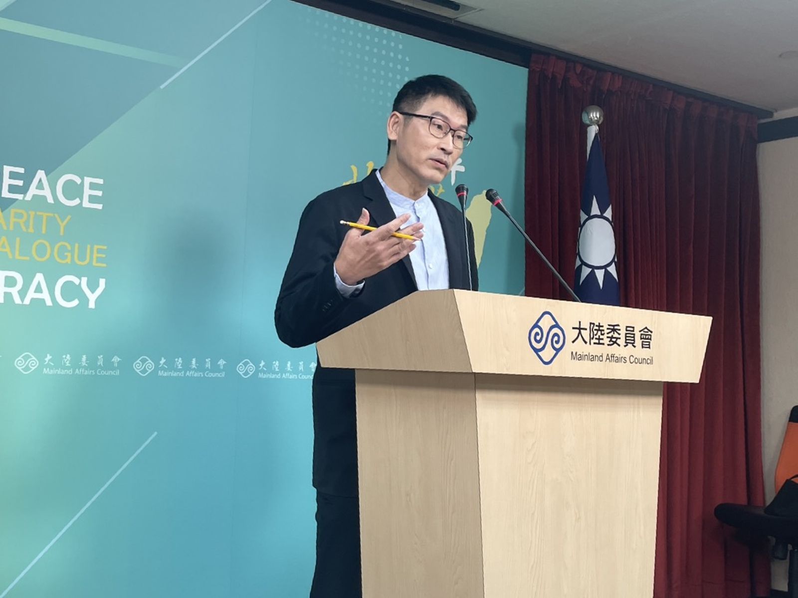 台灣藝人轉發中共閱兵貼文 陸委會批央視「打擦邊球」:內容顯然經過刻意設計