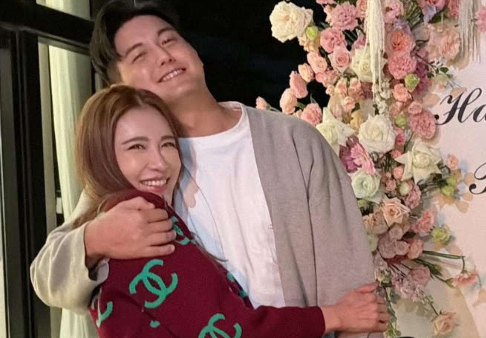 41歲女星小禎（左）和小7歲的廚師男友Alan（右）大放閃。翻攝IG@karenhu1984