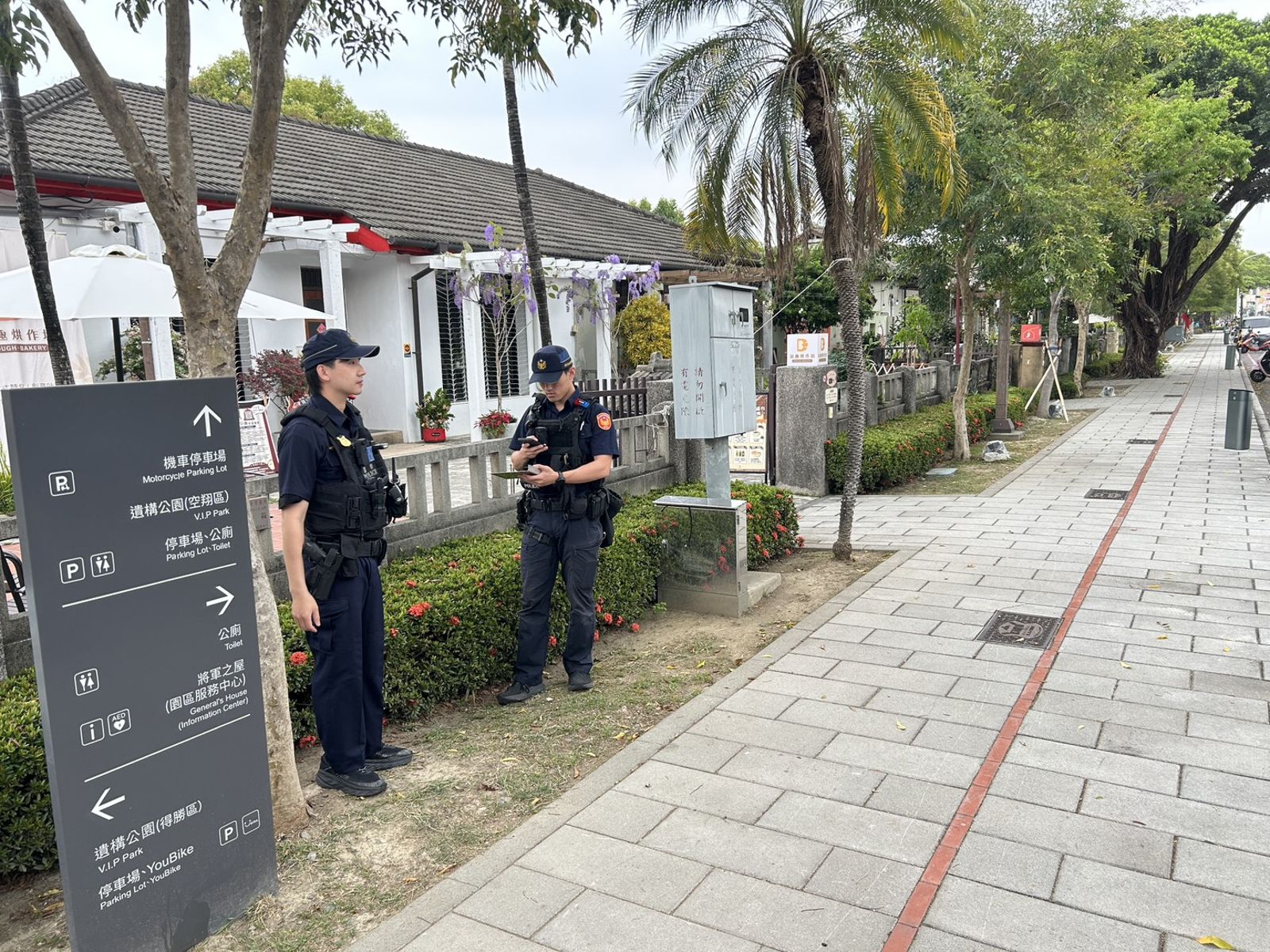 騎滑板車載幼女竟遭YouBike男砸破頭血染白衣　「勝利星村」驚傳暴力攻擊
