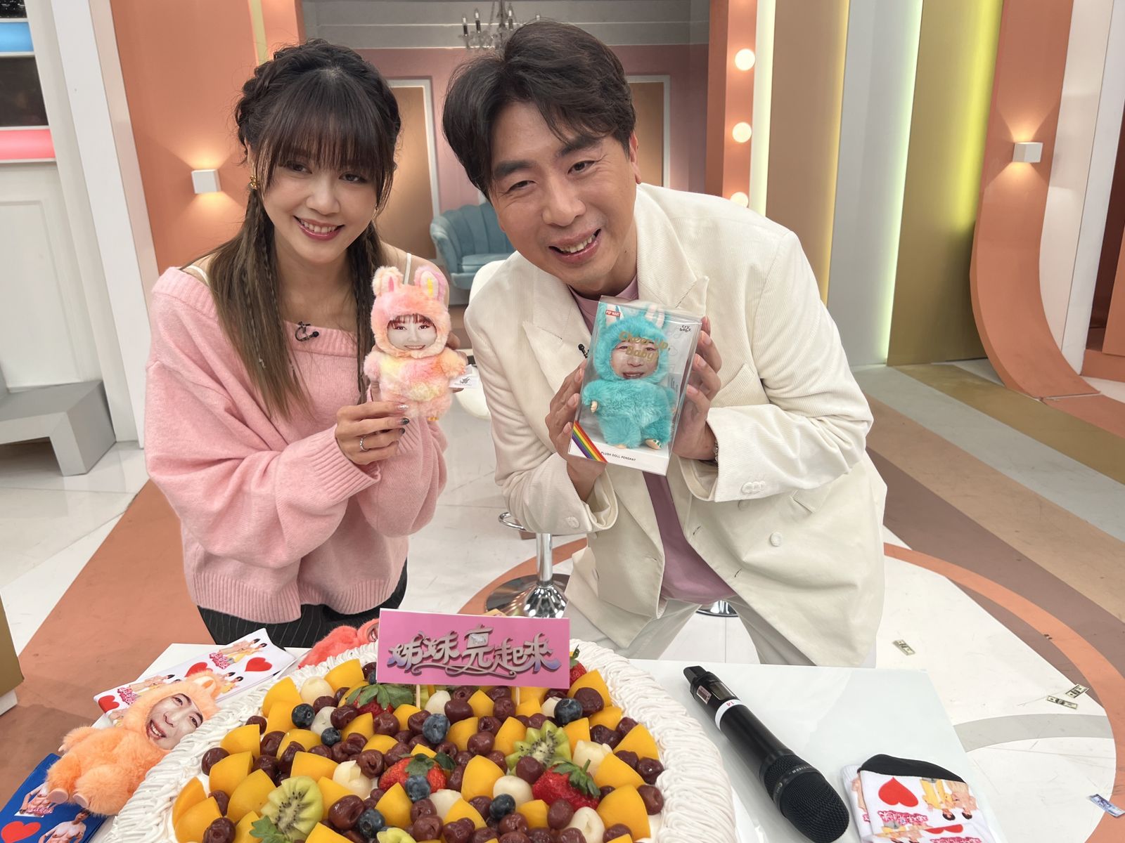 嚴立婷生日禮收「特製醜娃娃」！一見梁赫群滿版臉　嚇壞喊「要避邪」