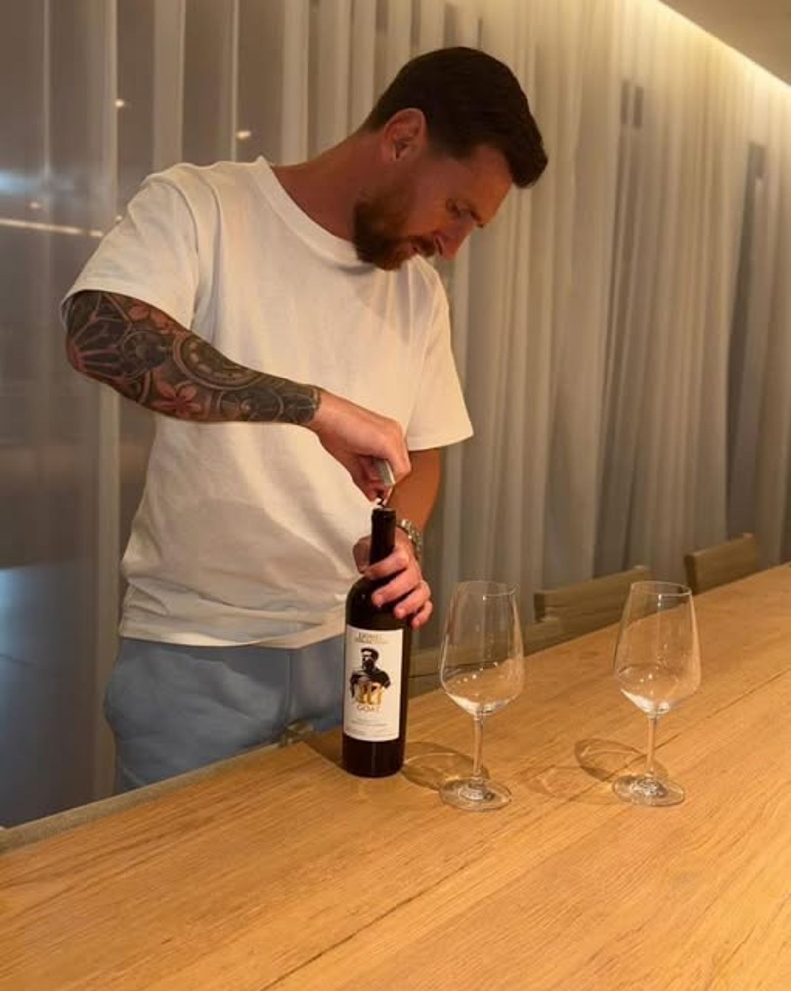 球王梅西親自參與Lionel Messi 10 GOAT系列葡萄酒的製造過程。(金色三麥供圖)