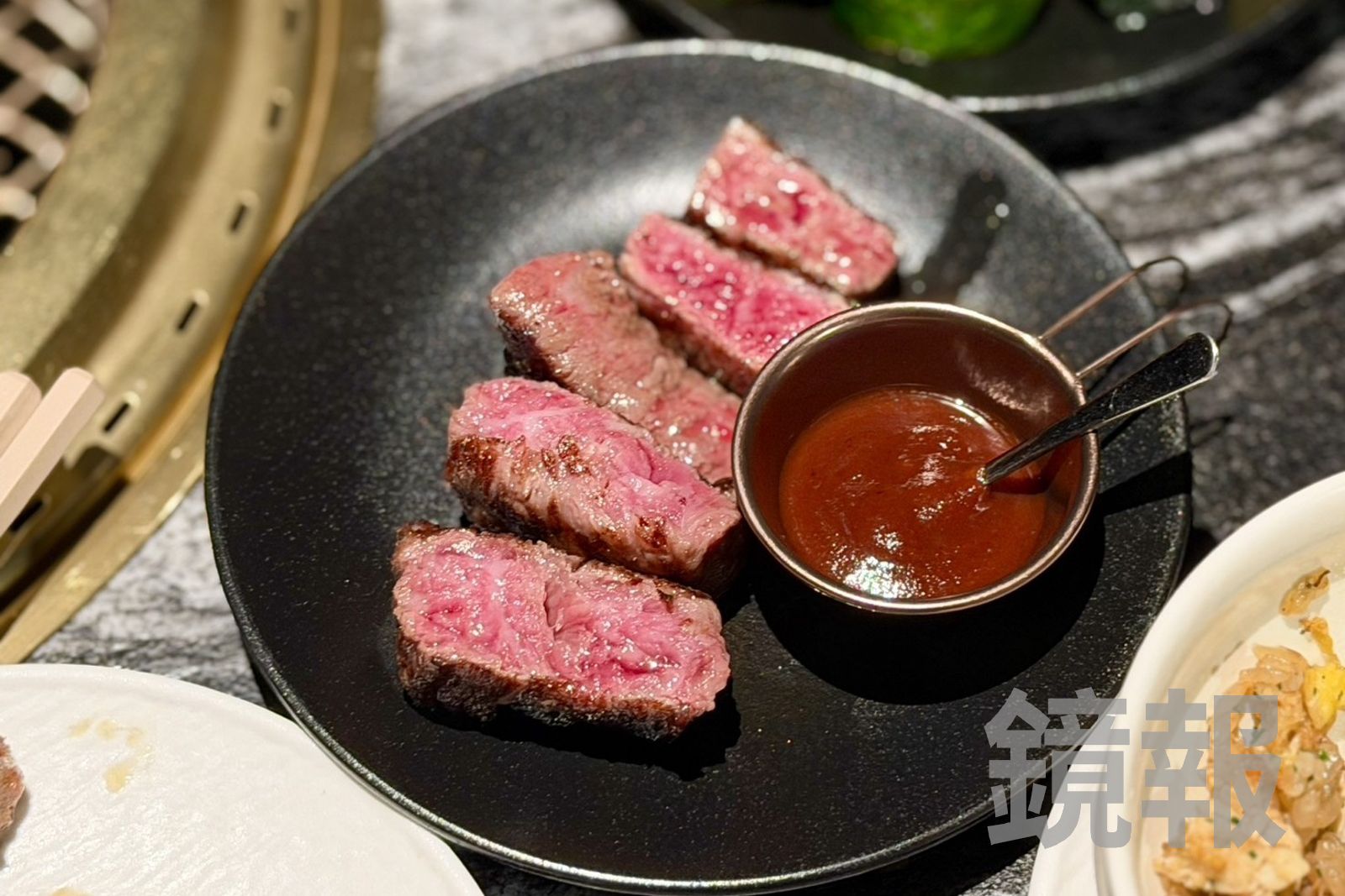 「澳洲M9和牛紐約客」油脂豐厚，極嫩化口。（1,480元牛肉拼盤菜色）