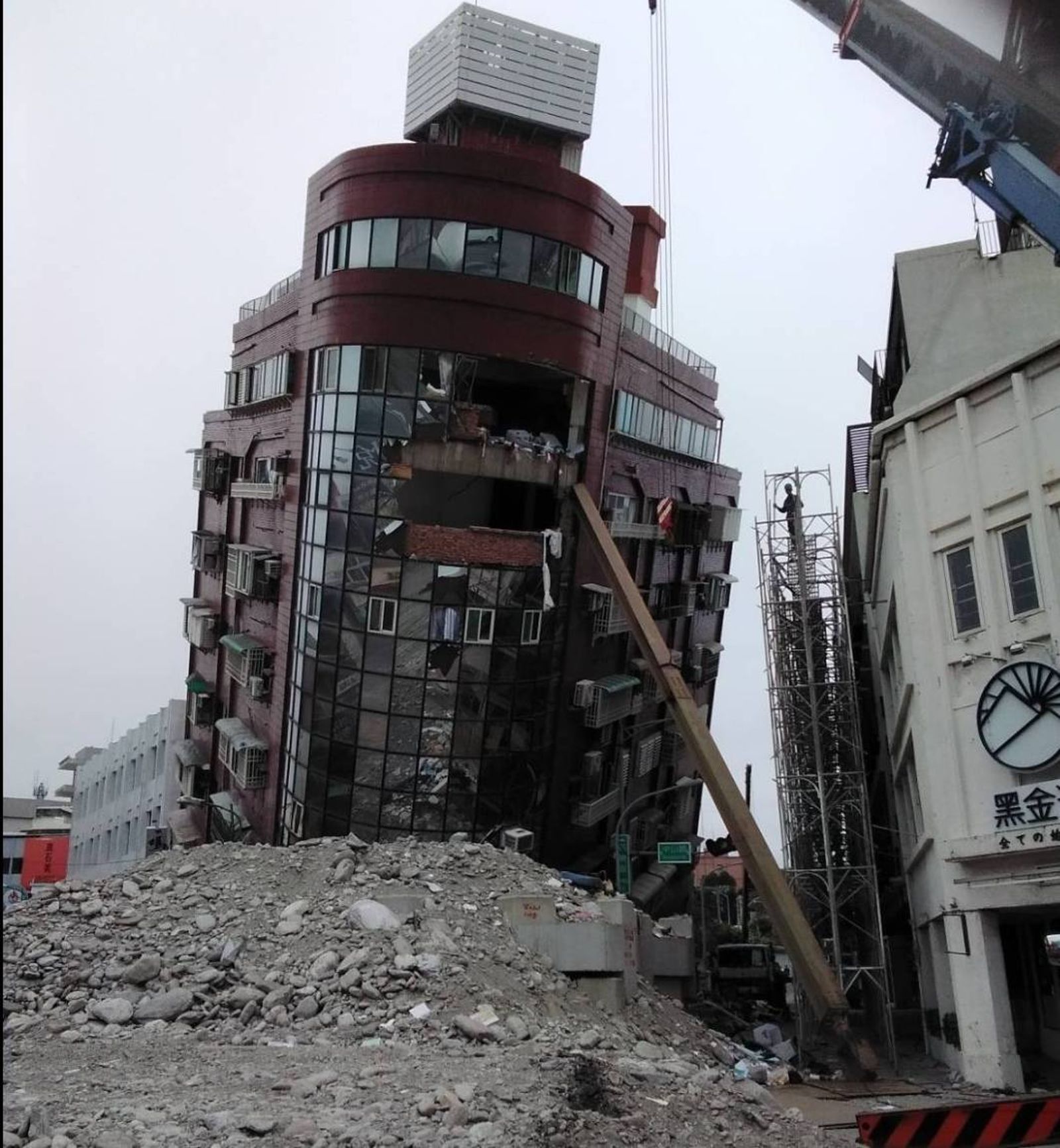 花蓮2次強震倒樓都設計不良！建築師竟同一人「移民國外遭通緝」