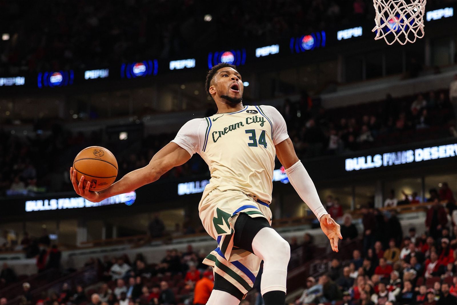 字母哥引《華爾街之狼》名句喊「不走」!解析NBA強權交易大限為何按兵不動