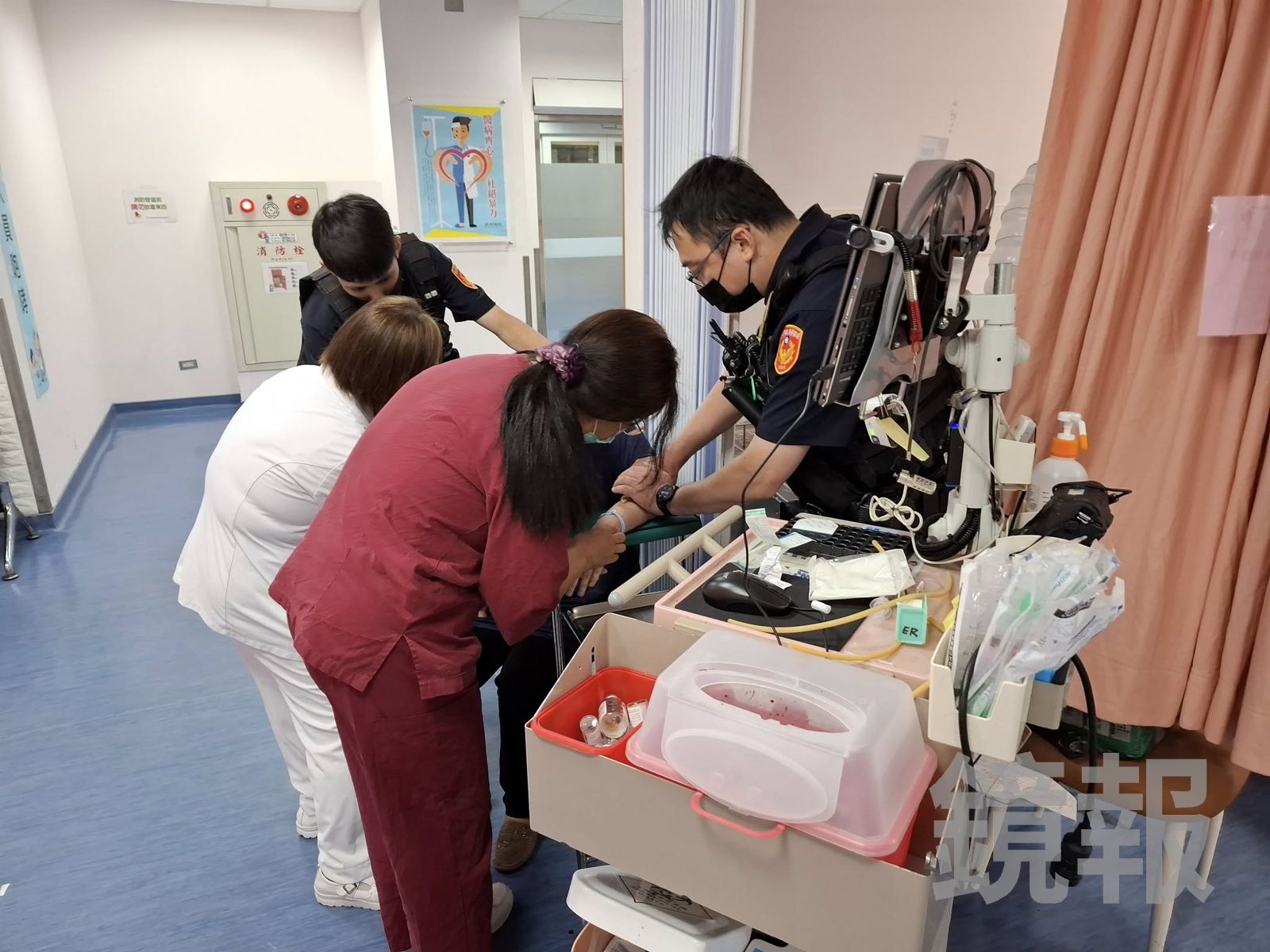 羅姓女兒送醫後高燒不斷，目前仍在救治中。里長舒贛臺提供