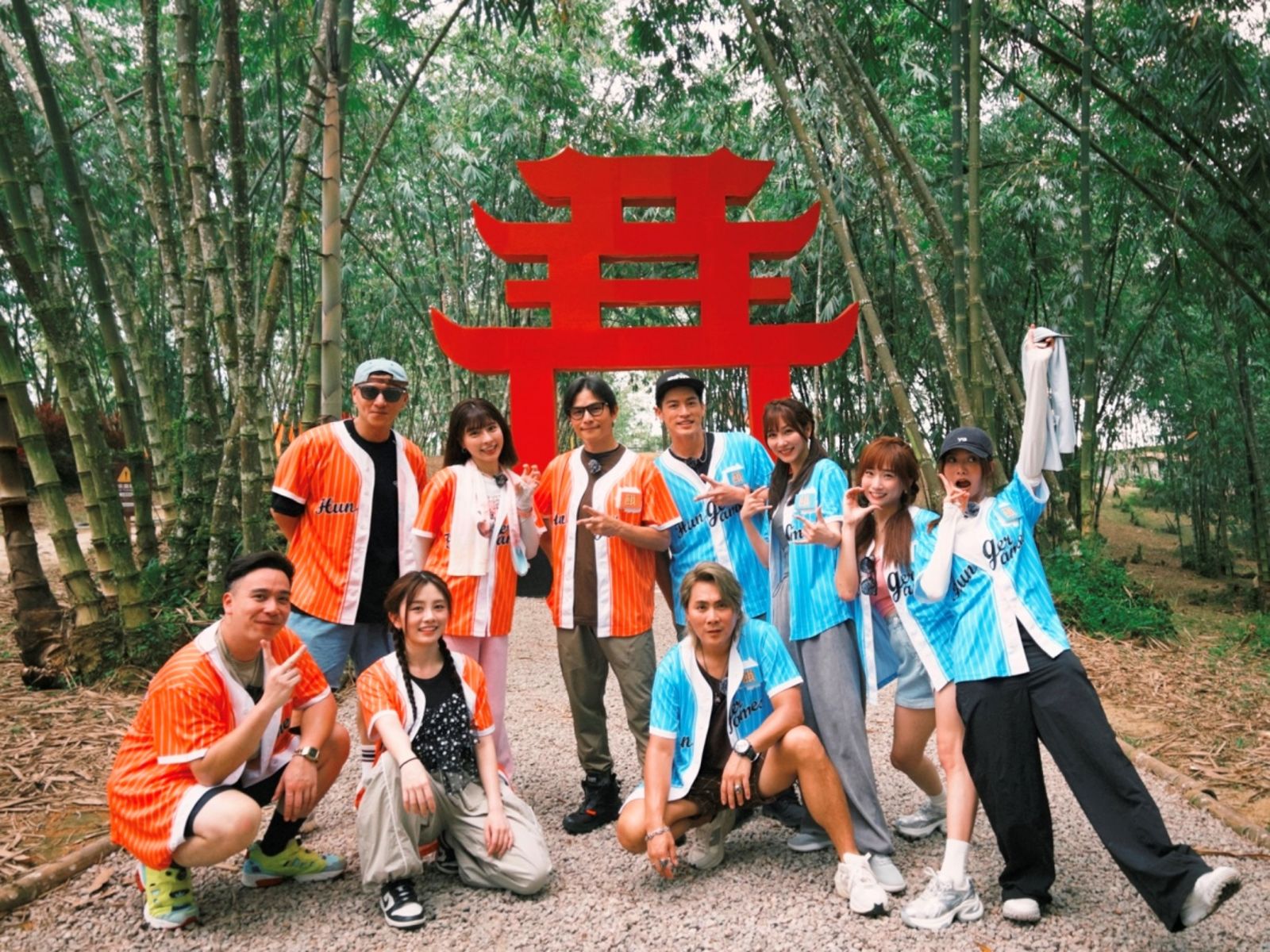 《飢餓遊戲》主持群與來賓前往馬來西亞柔佛出外景 。中視提供