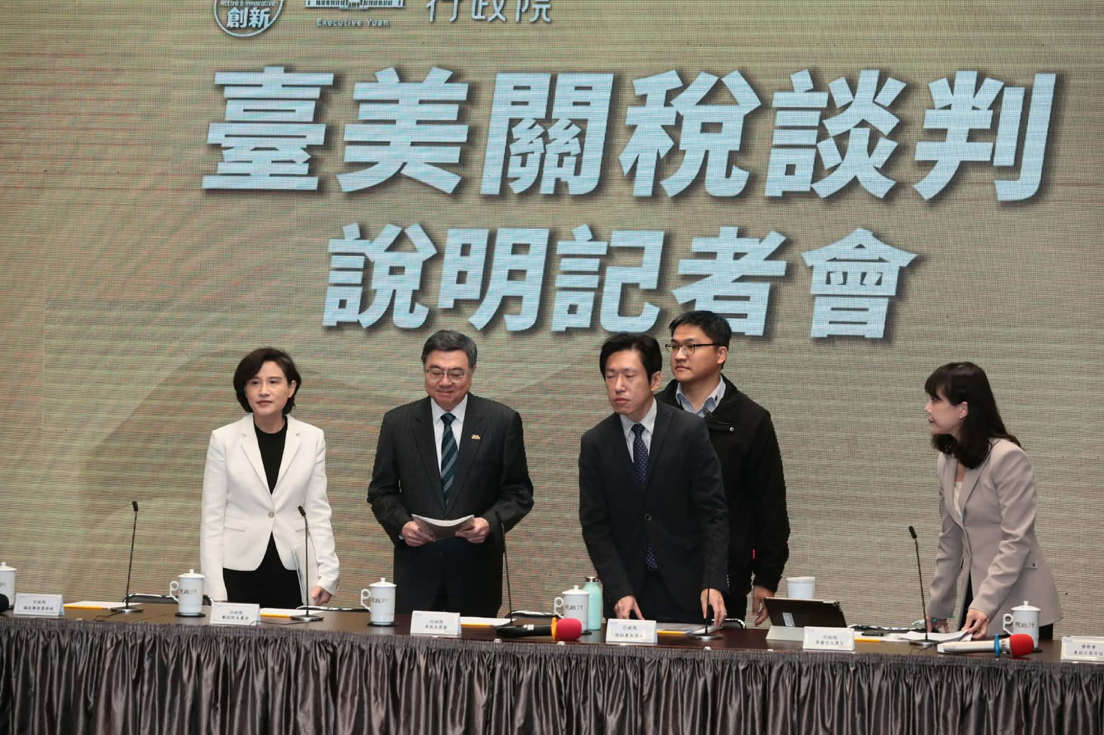 政治經常是不只是關於「推出了什麼政策」，而是關於「定義當前的這項政策」。林煒凱攝影