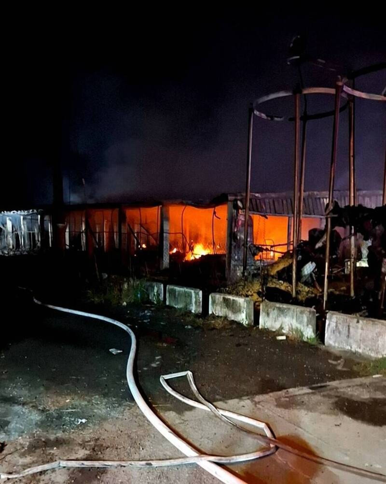 雲林智慧禽場火警　千萬設備焚燬　2000隻鵝葬火海　疑電線短路釀禍