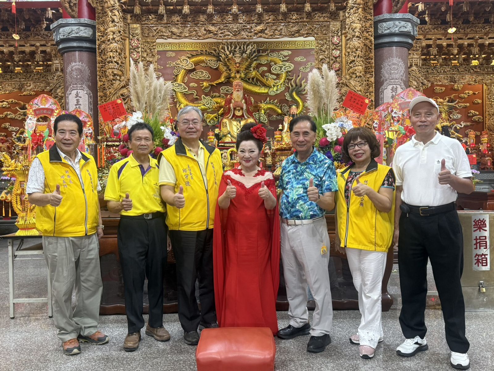 白冰冰到姜太公廟「內衣褲都濕了」　獻唱新歌現場變大型KTV