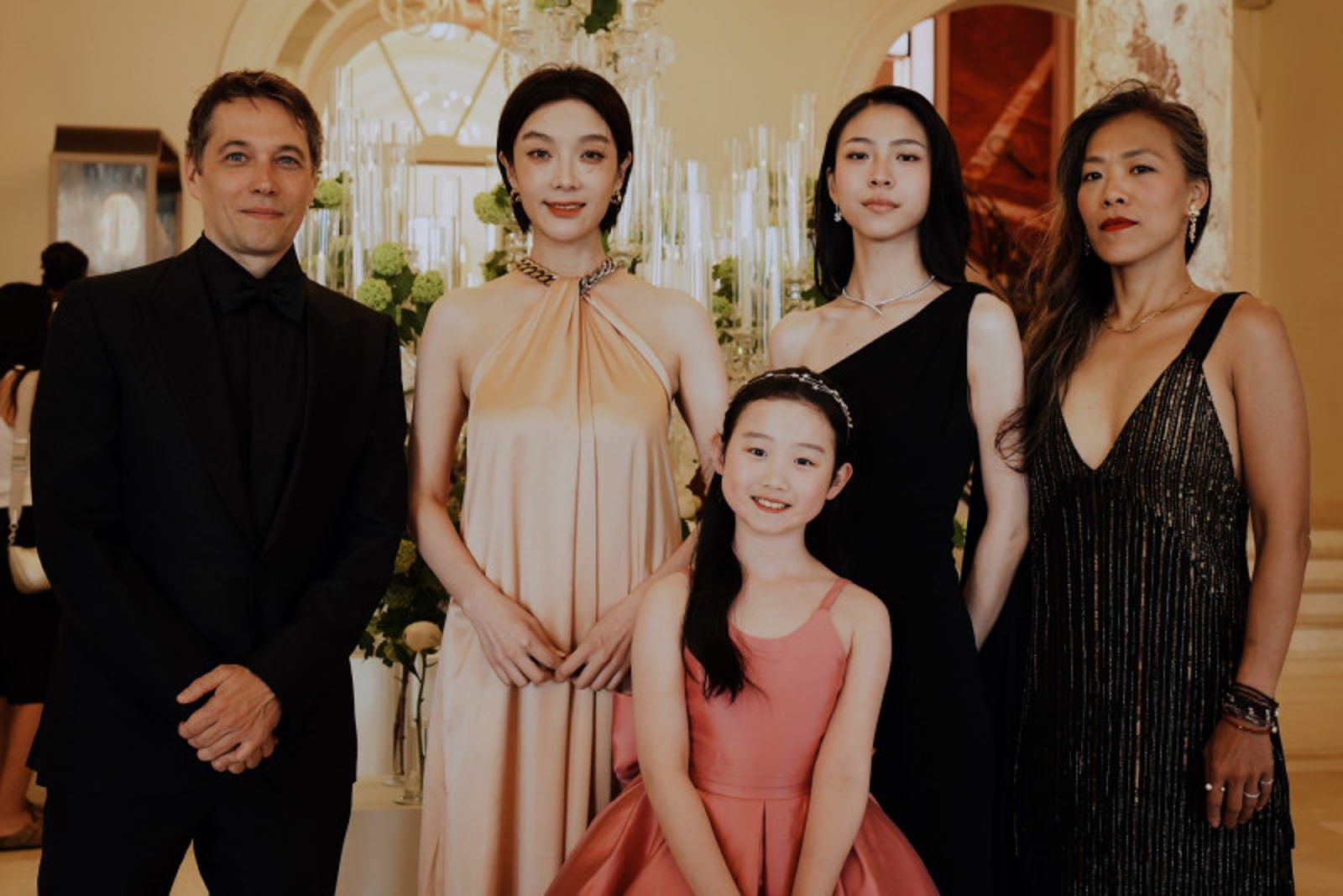 《左撇子女孩》征戰坎城紅毯　蔡淑臻美豔亮相