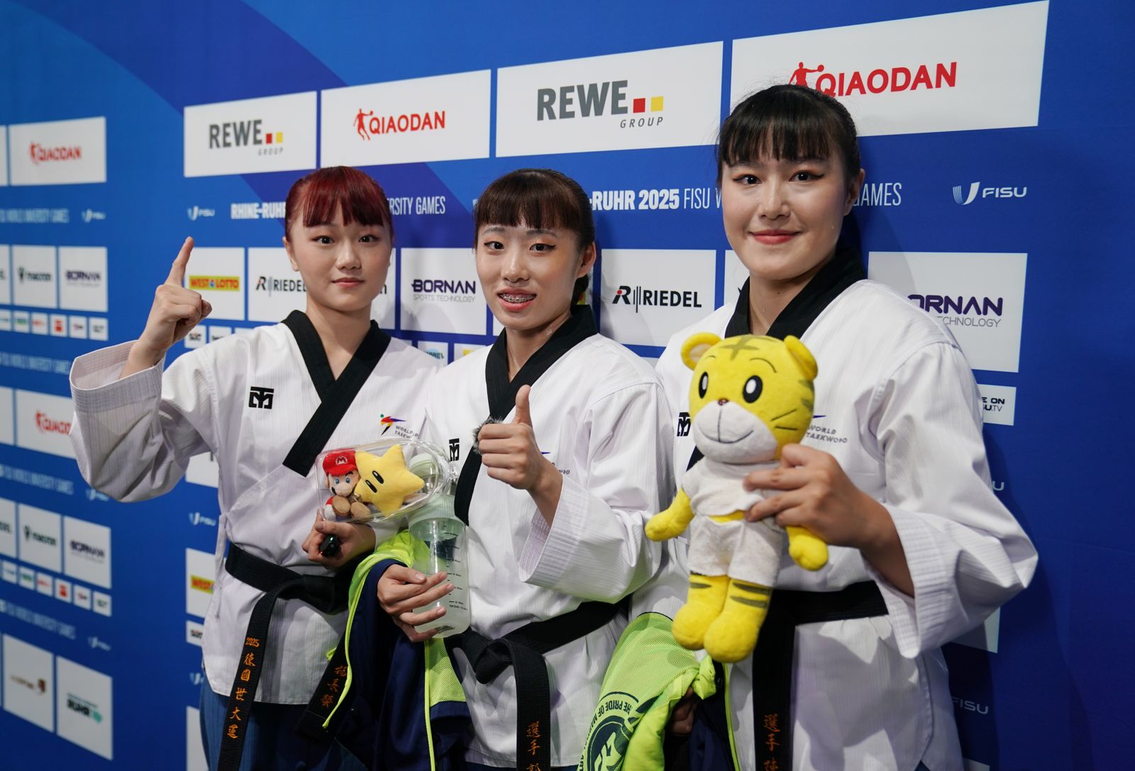 世大運／黃珮昀帶隊三屆終奪金！「兩個月磨合，空翻零失誤」品勢女團奪首金