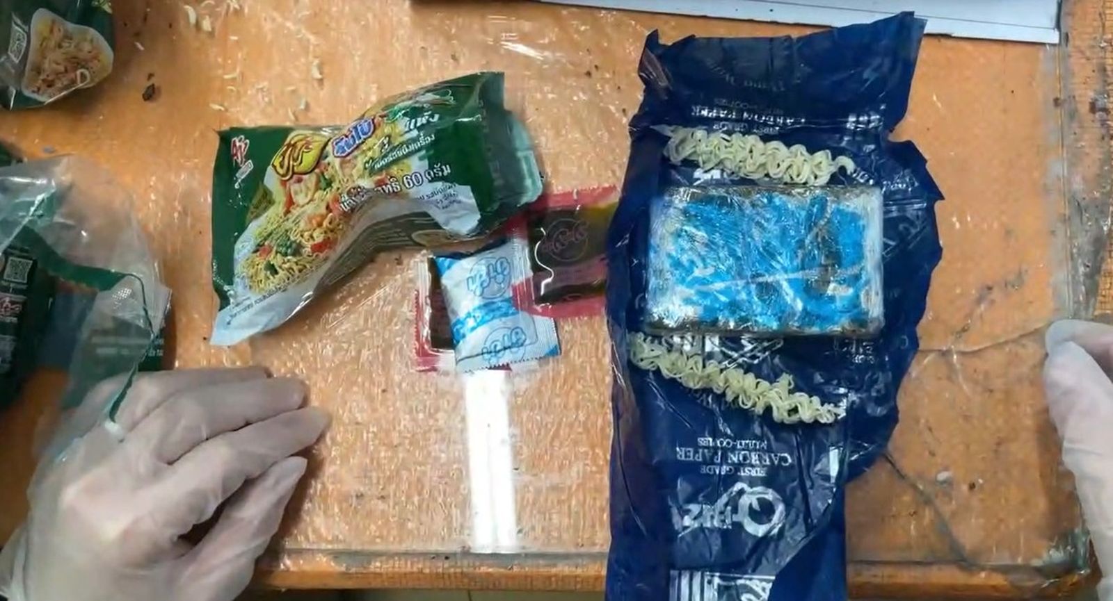 開箱泰國「熱銷泡麵」滿滿大麻花!越南移工跨國走私新花樣 檢警聯手邊境封殺