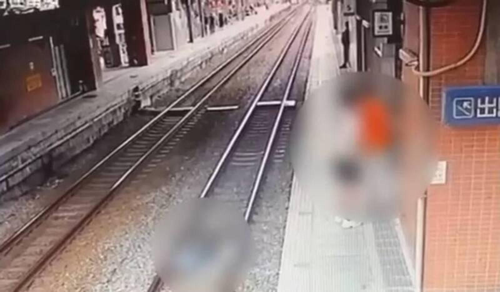 驚悚畫面曝光!爸媽月台等車 手一放…嬰兒車滑入台鐵軌道翻覆