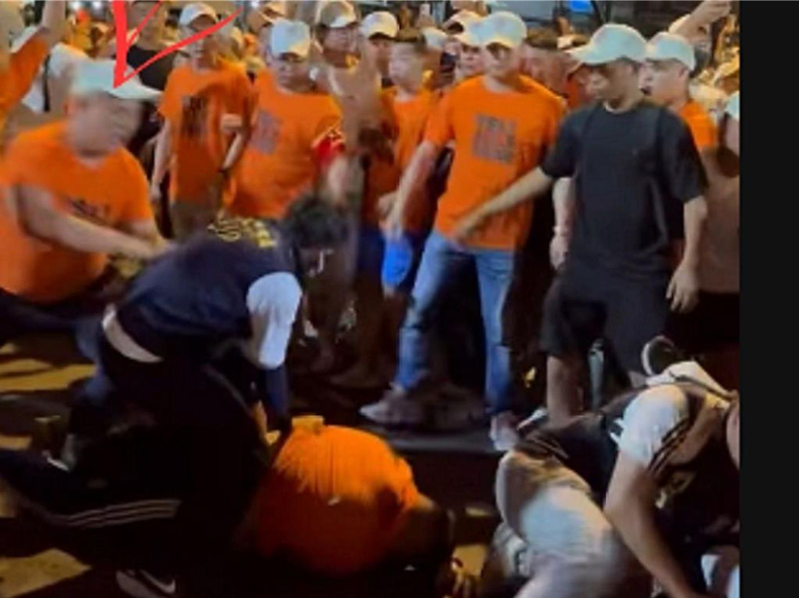 睽違4年大甲媽「格鬥盃」彰化開打！偵查隊長遭斷鼻噴血　警逮持毒男畫面曝