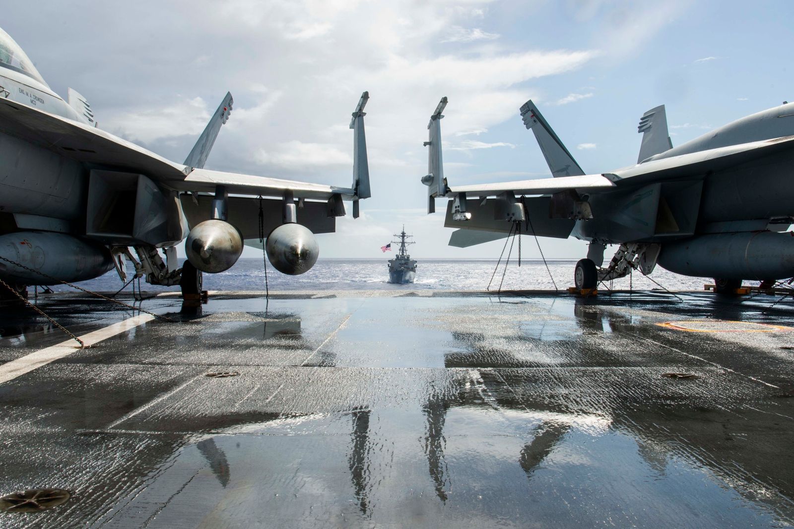 美國如果只是要求第一島鏈國家增強軍事實力，卻把大量兵力撤回美國，將很難獲得盟邦信任。圖片摘自第七艦隊臉書