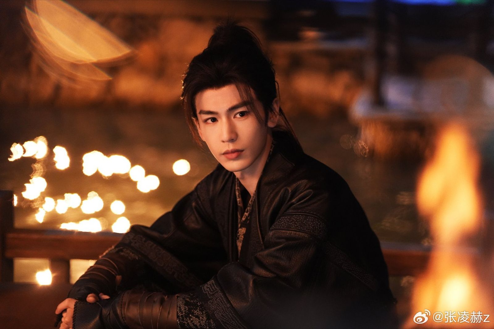 張凌赫「爆紅沒大頭症」　凌晨疲憊下班「跟臨演握手」原因超暖心