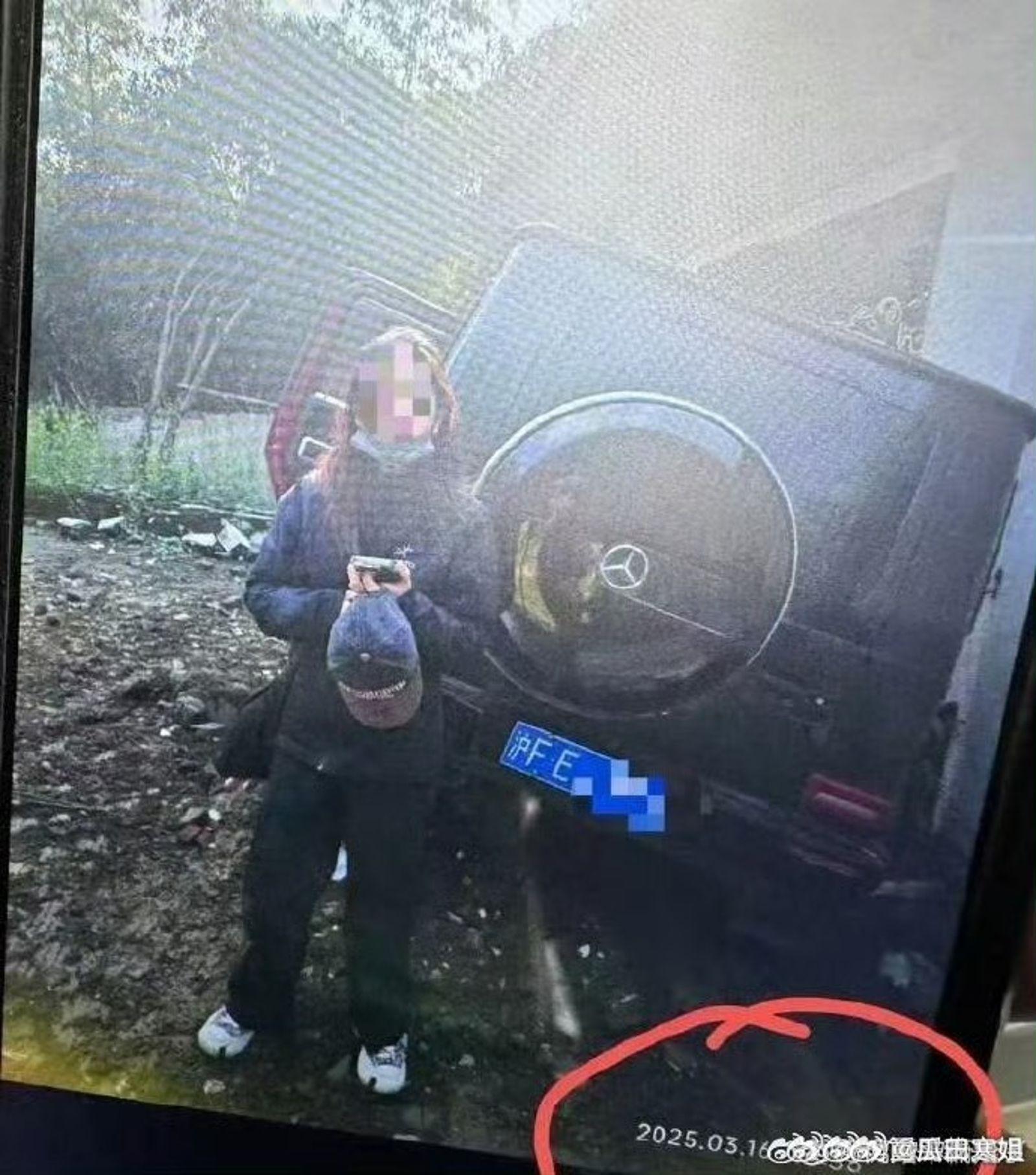 網友曝光車禍現場照。翻攝微博