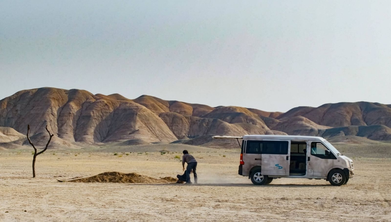 《只是一場意外》正是導演賈法．潘納希為伊朗人民所作的一份「創傷聽覺考掘報告」。圖東方IC