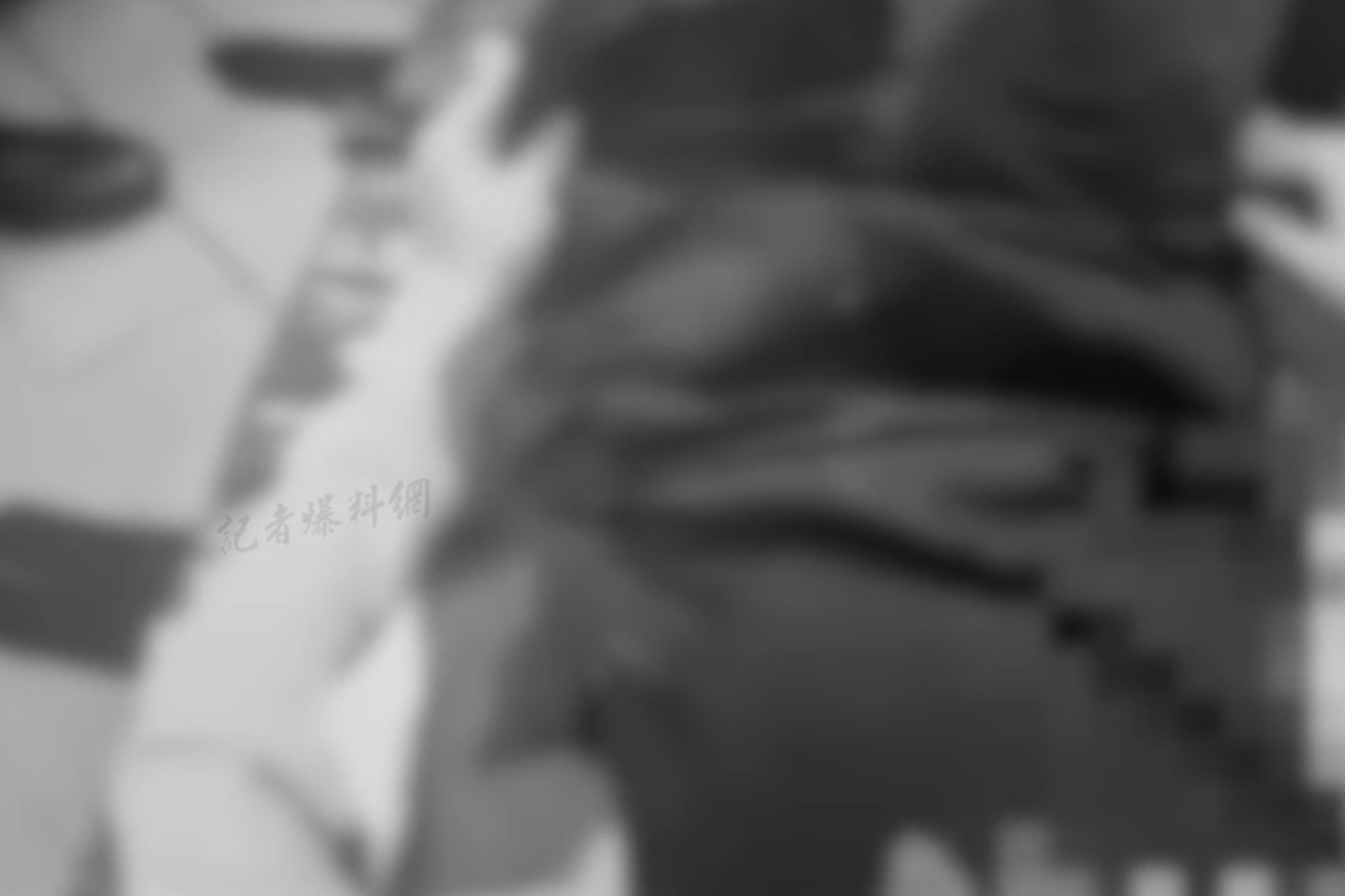 孫男身體多處刀傷，現場滿是血跡。圖／翻攝自記者爆料網