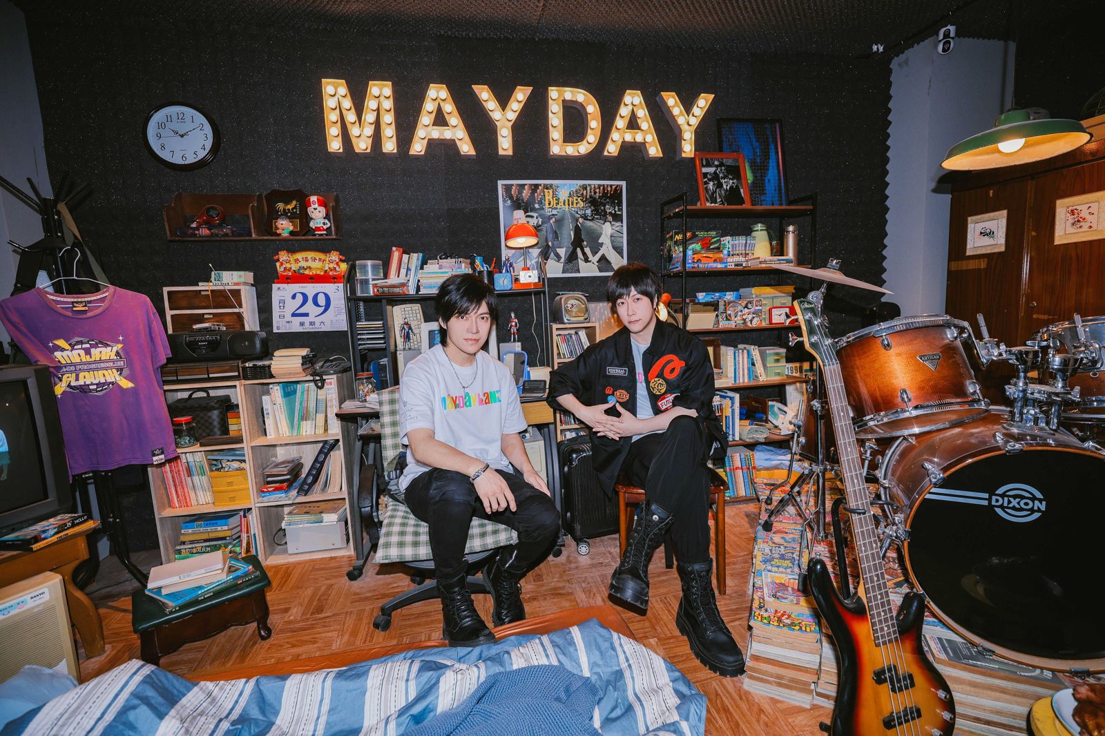 怪獸與阿信日前參觀MAYDAYLAND限定展。相信音樂提供