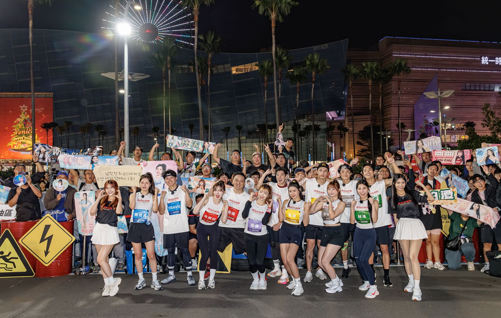 啦啦隊女神魅力爆棚,粉絲清晨6點卡位觀賽。好看娛樂提供