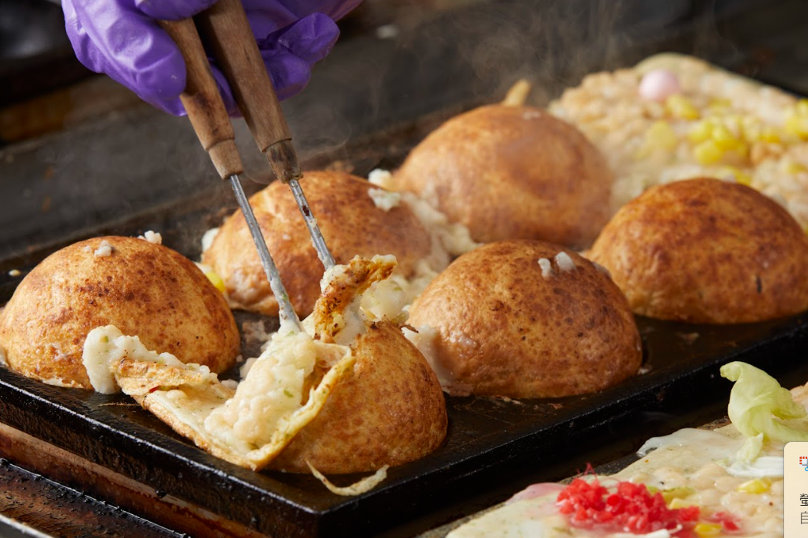 一顆重達200克！東京爆紅「爆彈燒本舖」超巨章魚燒快閃南港LaLaport